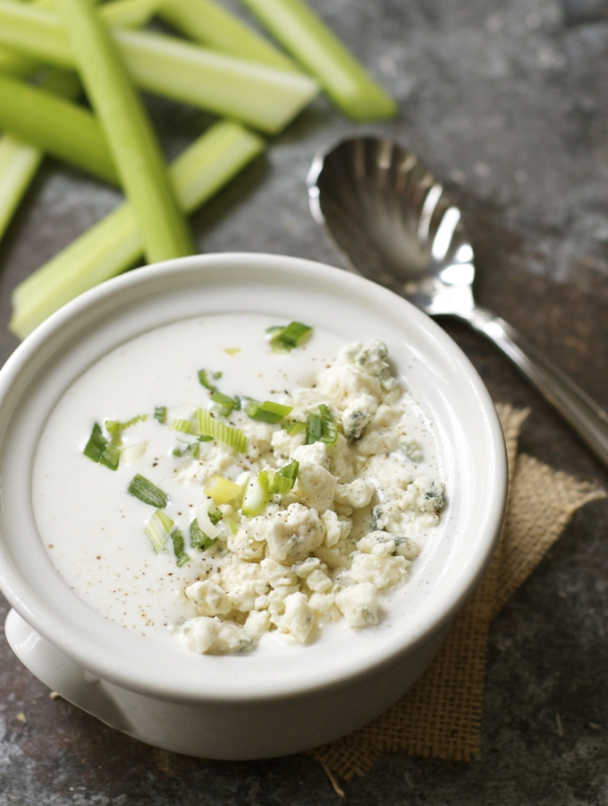 Can You Eat Blue Cheese Dressing While Pregnant? 