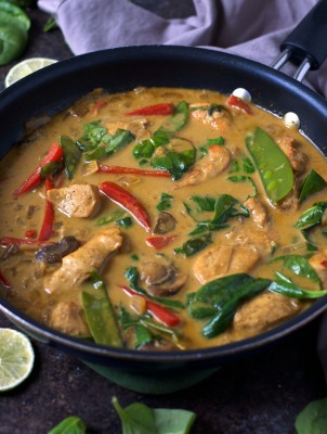 Easy Coconut Chicken Curry with Vegetables